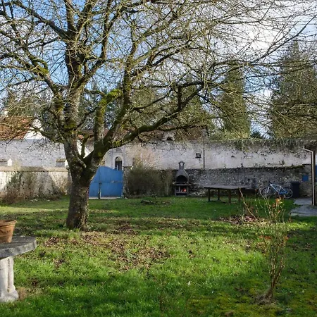 Holiday home Maison Charmante Proche De Avec Jardin Cloture. *