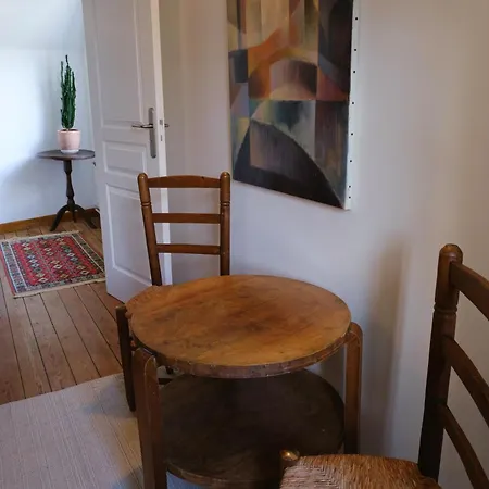 Maison Charmante Proche De Avec Jardin Cloture. *