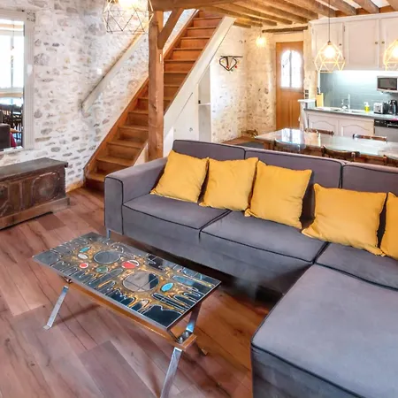 Maison Charmante Proche De Avec Jardin Cloture. Holiday home